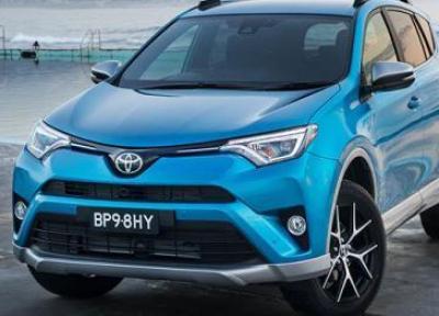 مقایسه تویوتا راوفور با هیوندای سانتافه و رنو کولیوس مقایسه تویوتا راوفور با هیوندای سانتافه و رنو کولیوس