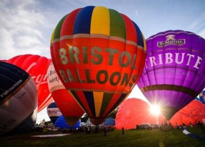 پایکوبی بالن ها در بریستول انگلیس پایکوبی بالن ها در بریستول انگلیس